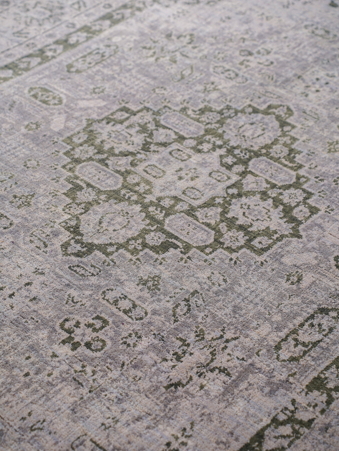 Antique Style Wool Oriental Rug – Timeless Distressed Pattern