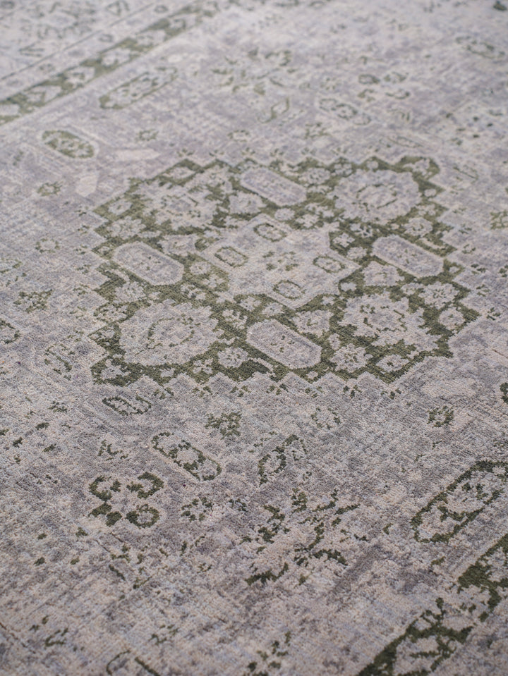 Antique Style Wool Oriental Rug – Timeless Distressed Pattern