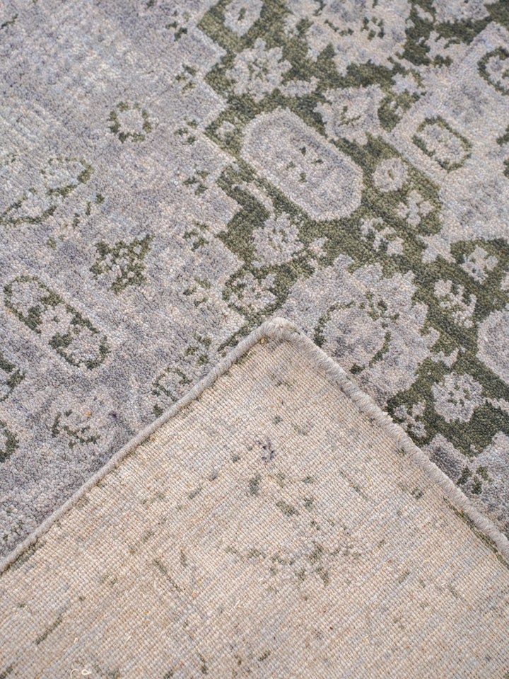 Antique Style Wool Oriental Rug – Timeless Distressed Pattern