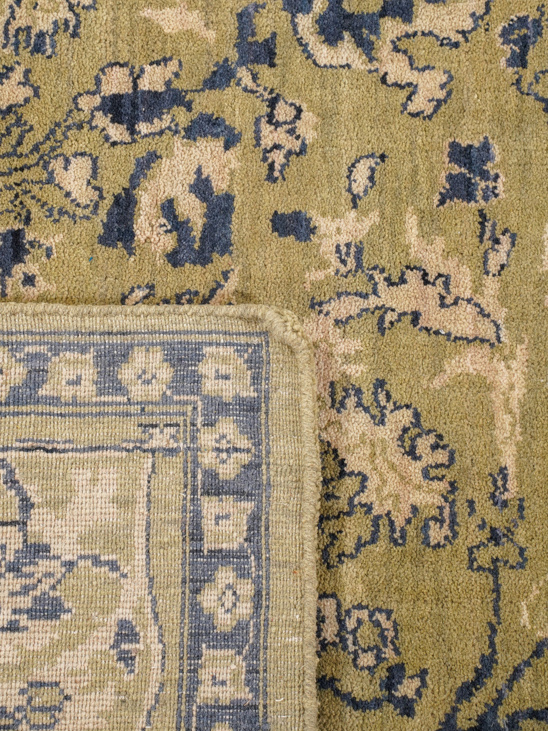 Light Green Classic Oriental Hand-Knotted Wool Rug