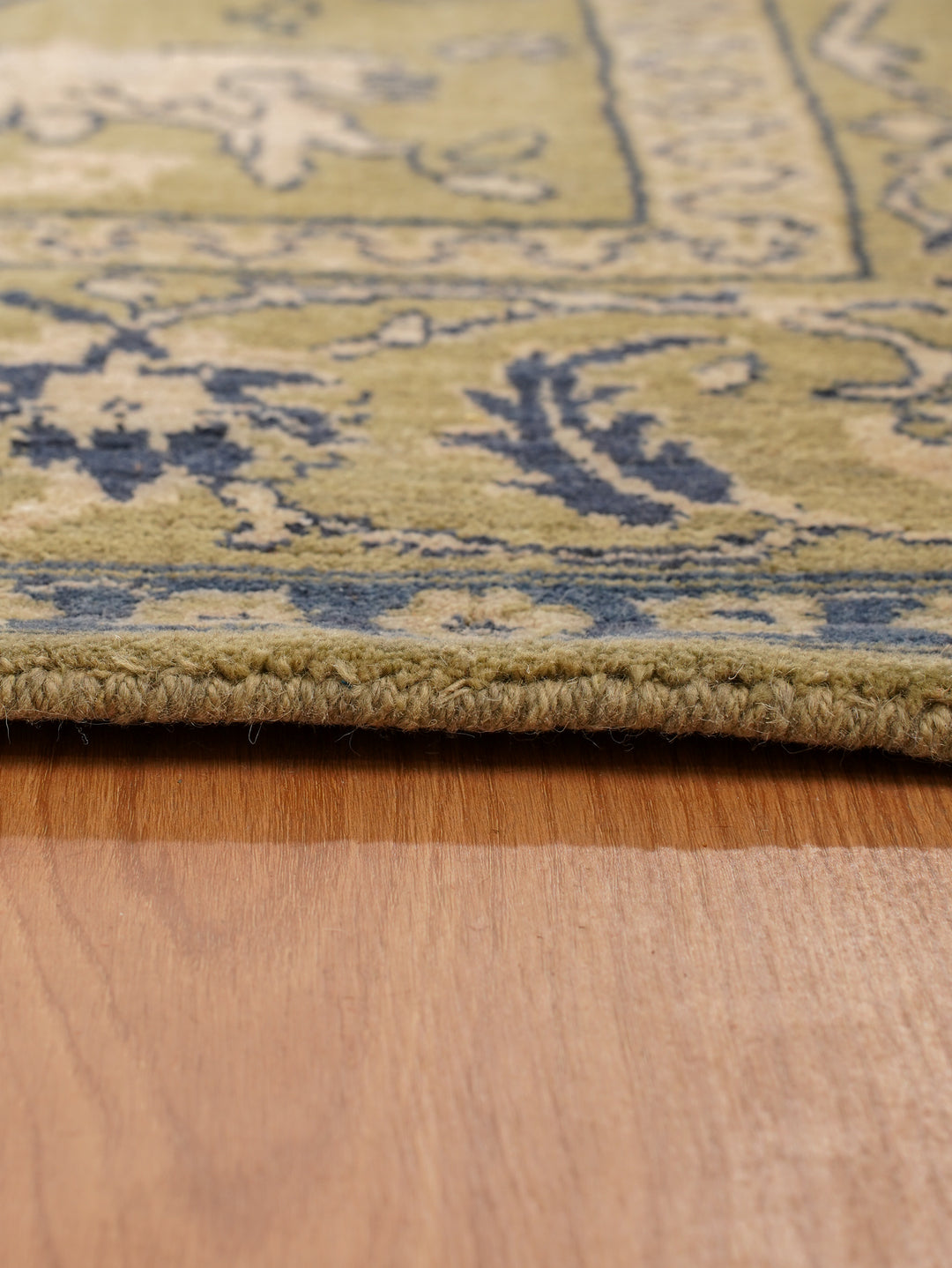 Light Green Classic Oriental Hand-Knotted Wool Rug