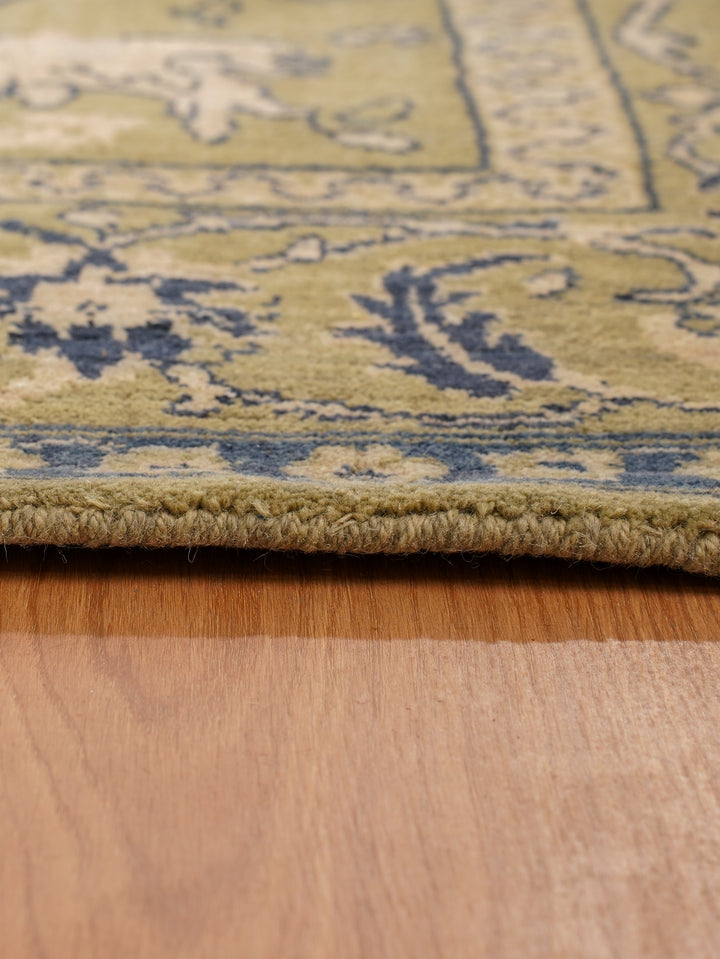 Light Green Classic Oriental Hand-Knotted Wool Rug