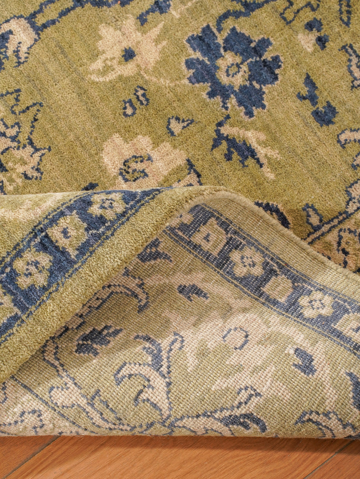 Light Green Classic Oriental Hand-Knotted Wool Rug
