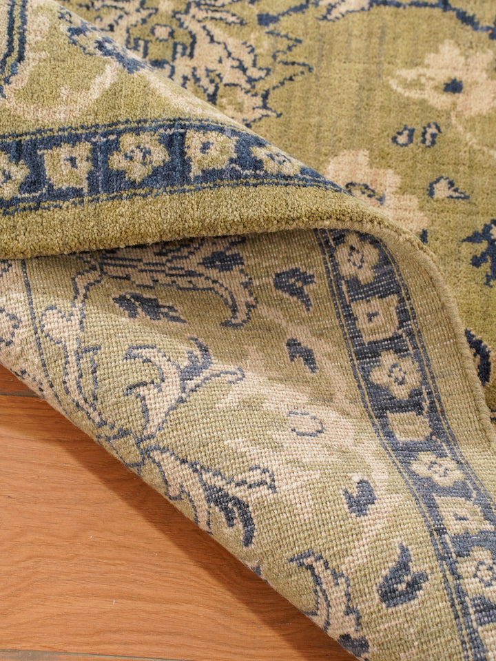 Light Green Classic Oriental Hand-Knotted Wool Rug
