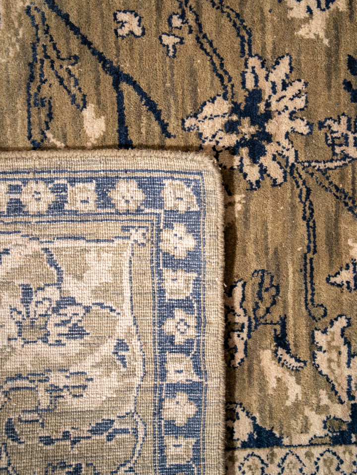 Light Green Classic Oriental Hand-Knotted Wool Rug