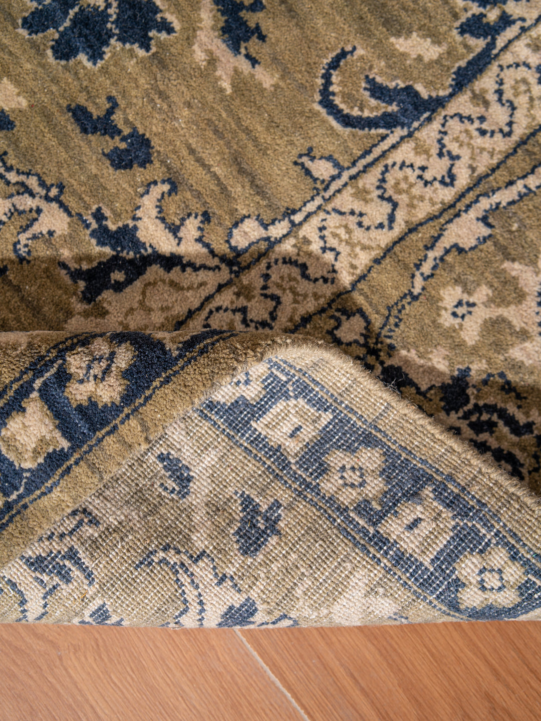 Light Green Classic Oriental Hand-Knotted Wool Rug