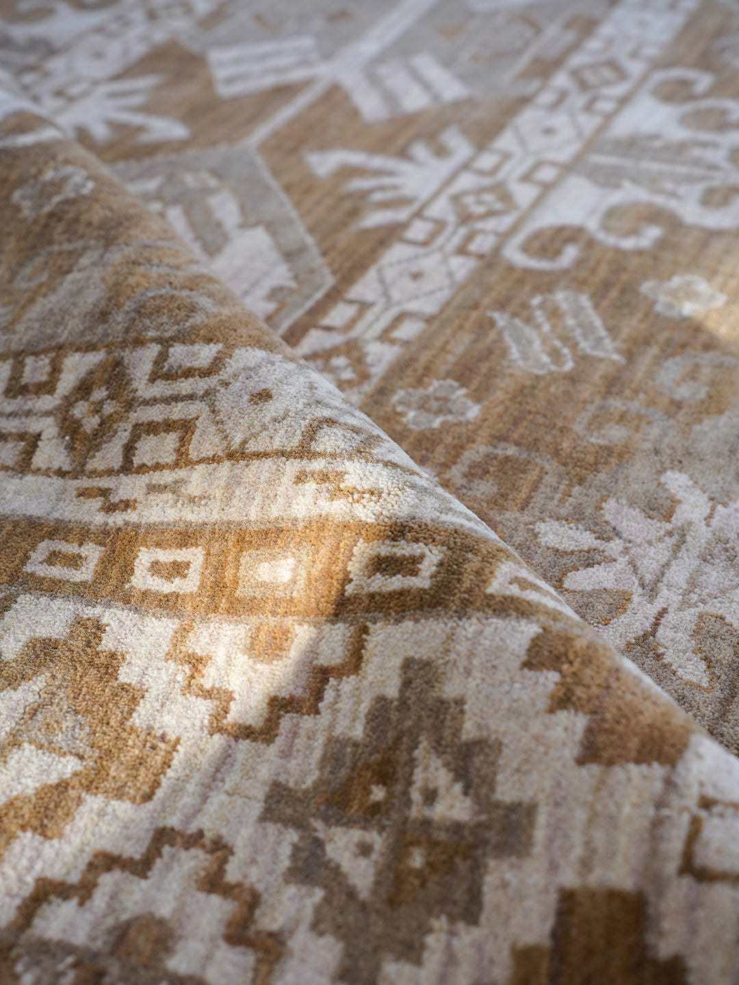 Heritage Style Oriental Wool Rug – Intricate Border Pattern