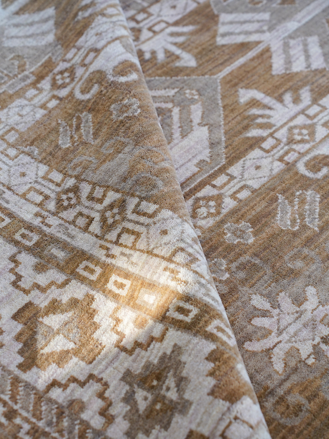 Heritage Style Oriental Wool Rug – Intricate Border Pattern