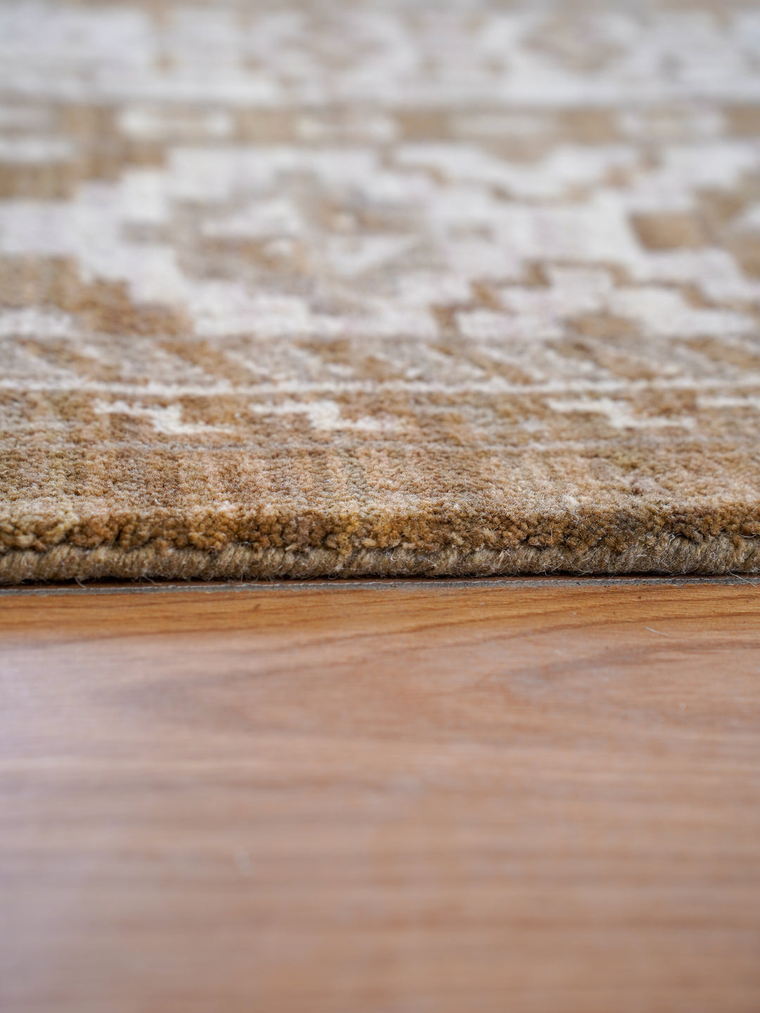 Heritage Style Oriental Wool Rug – Intricate Border Pattern