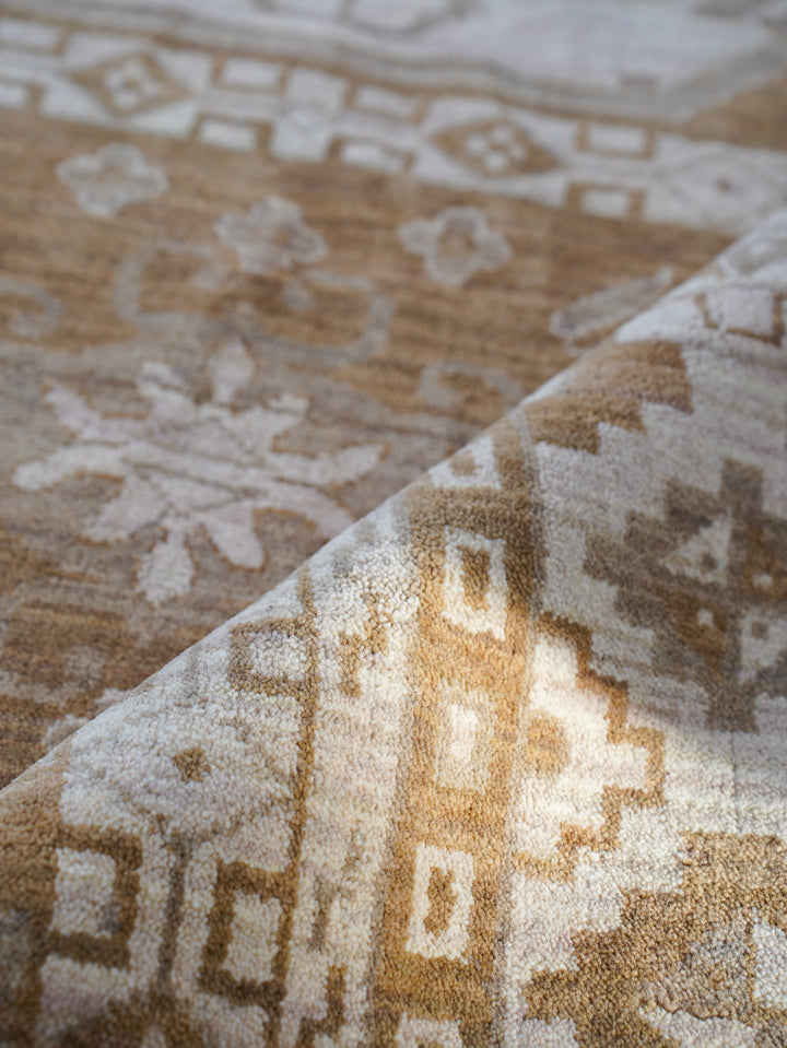 Heritage Style Oriental Wool Rug – Intricate Border Pattern