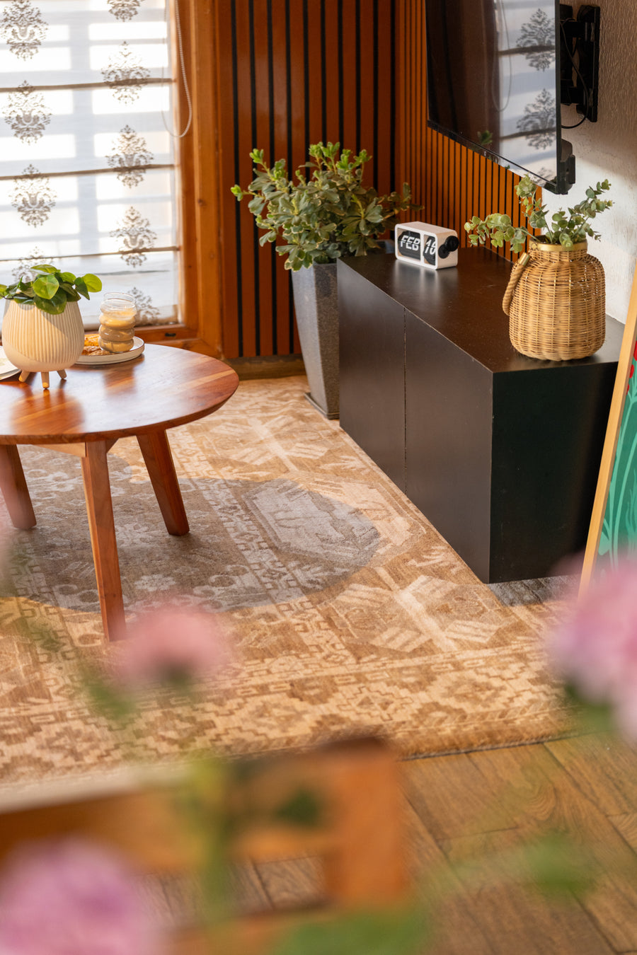 Heritage Style Oriental Wool Rug – Intricate Border Pattern