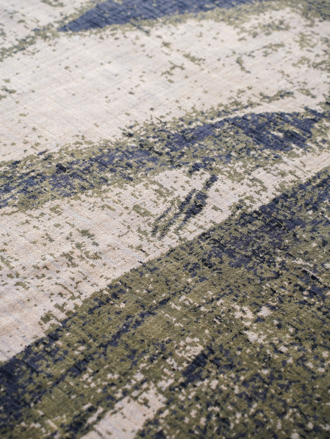 Multicolor Abstract Textured Area Rug with Modern Distressed Pattern