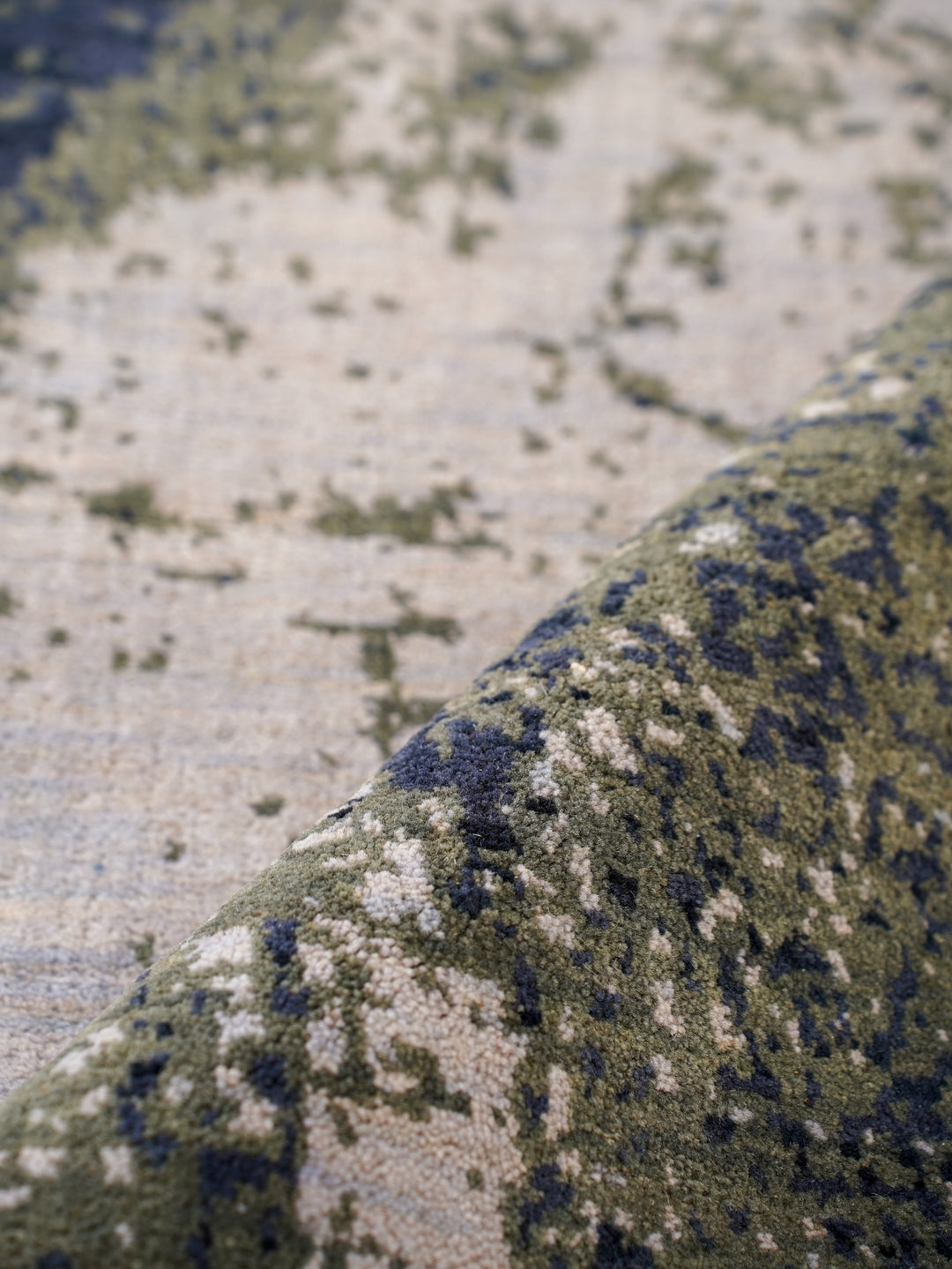 Multicolor Abstract Textured Area Rug with Modern Distressed Pattern