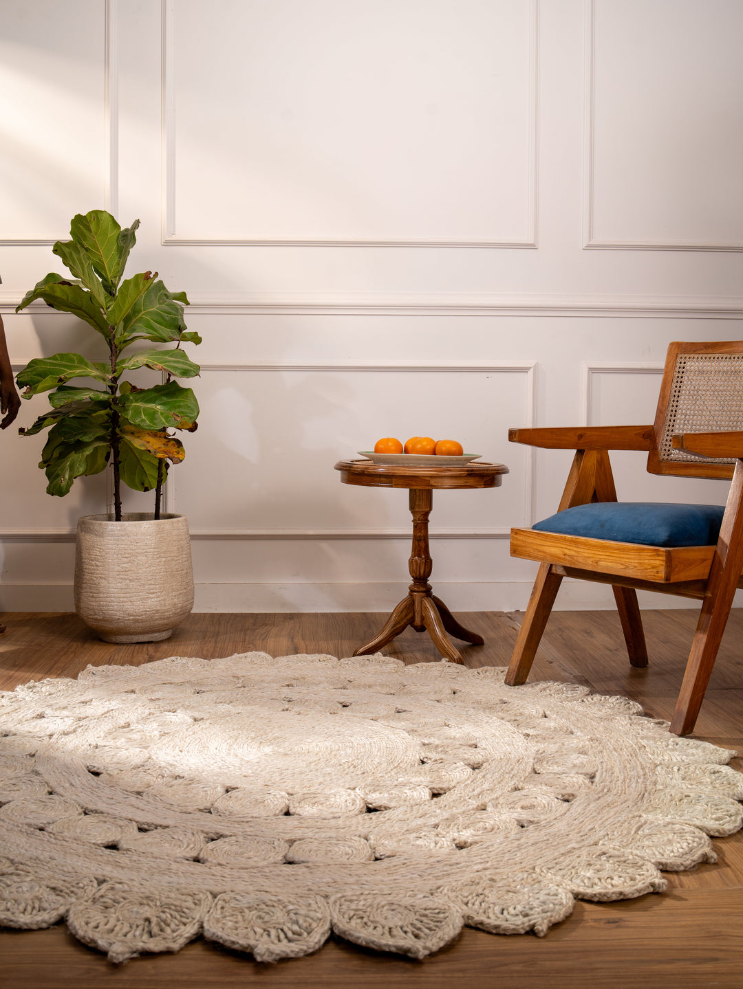 MandalaWeave Hand Woven Jute Oriental Round Rug