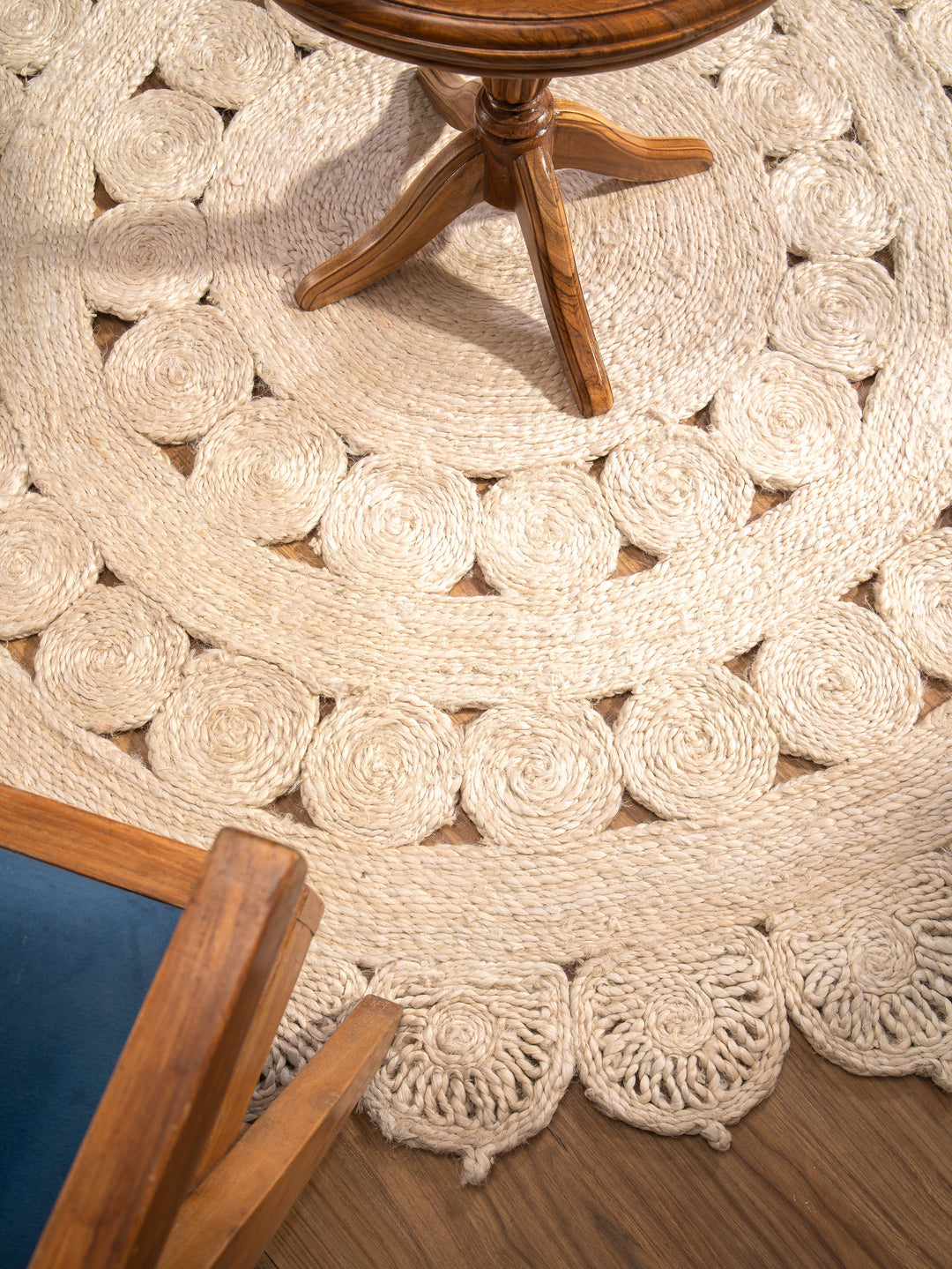 MandalaWeave Hand Woven Jute Oriental Round Rug