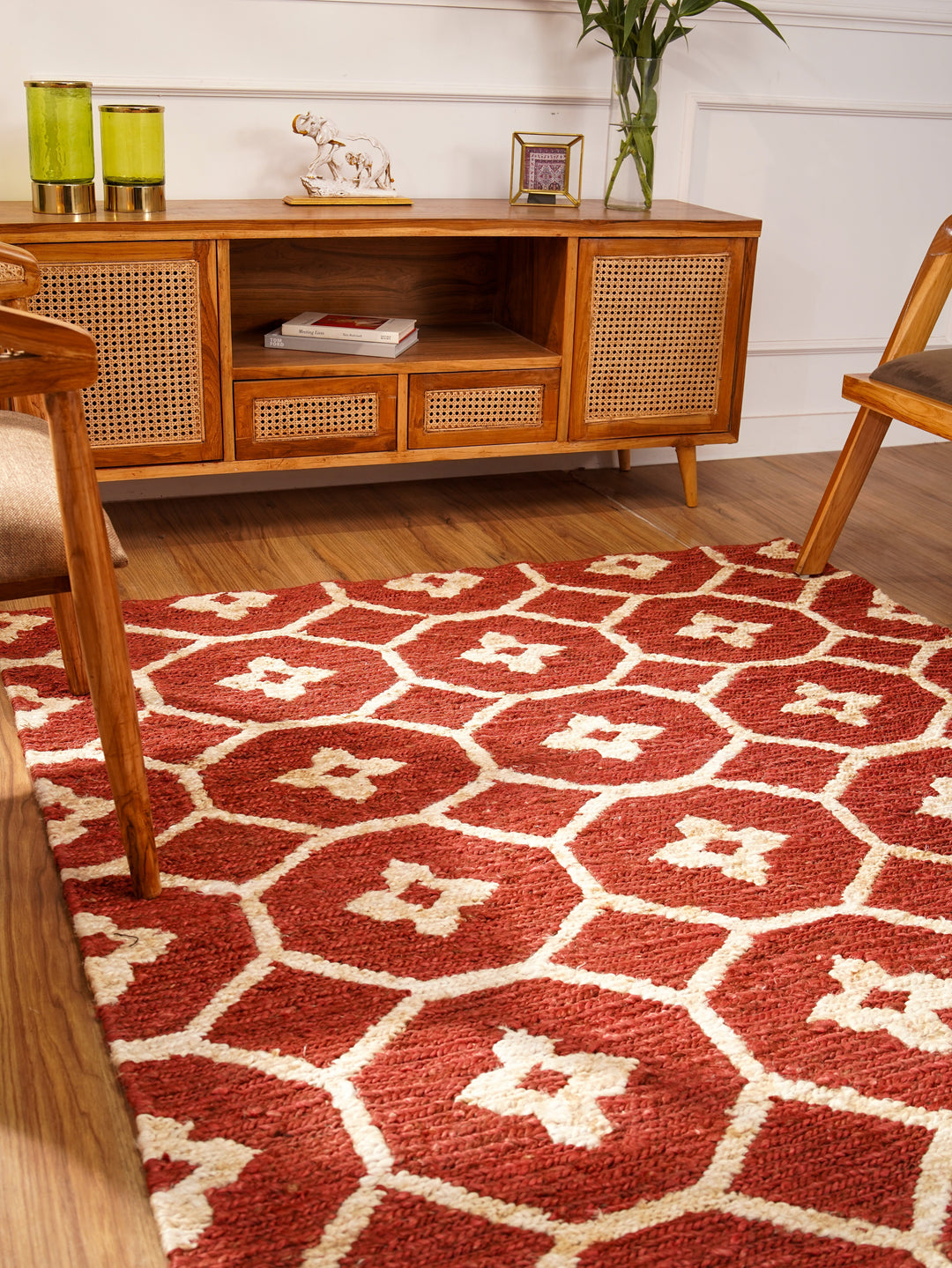 Red & Beige Floral Jute Sumak Rug for Elegant Living Spaces
