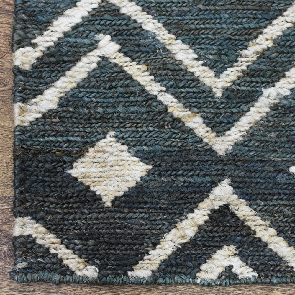 Green & Beige Geometric Jute Sumak Rug for Contemporary Interiors