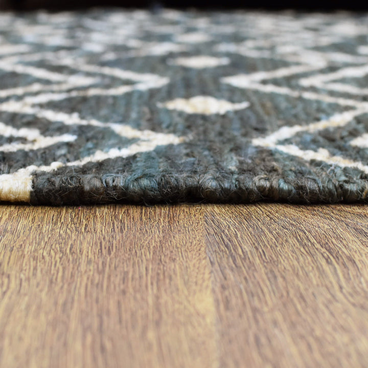 Green & Beige Geometric Jute Sumak Rug for Contemporary Interiors