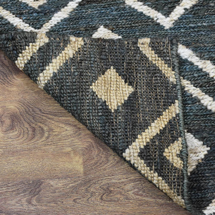 Green & Beige Geometric Jute Sumak Rug for Contemporary Interiors