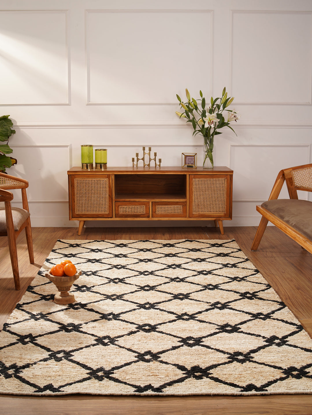 Beige & Black Lattice Pattern Jute Sumak Rug for Contemporary Spaces