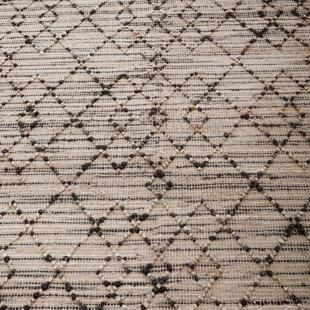 Beige Patterned Jute Area Rug for Modern & Elegant Interiors