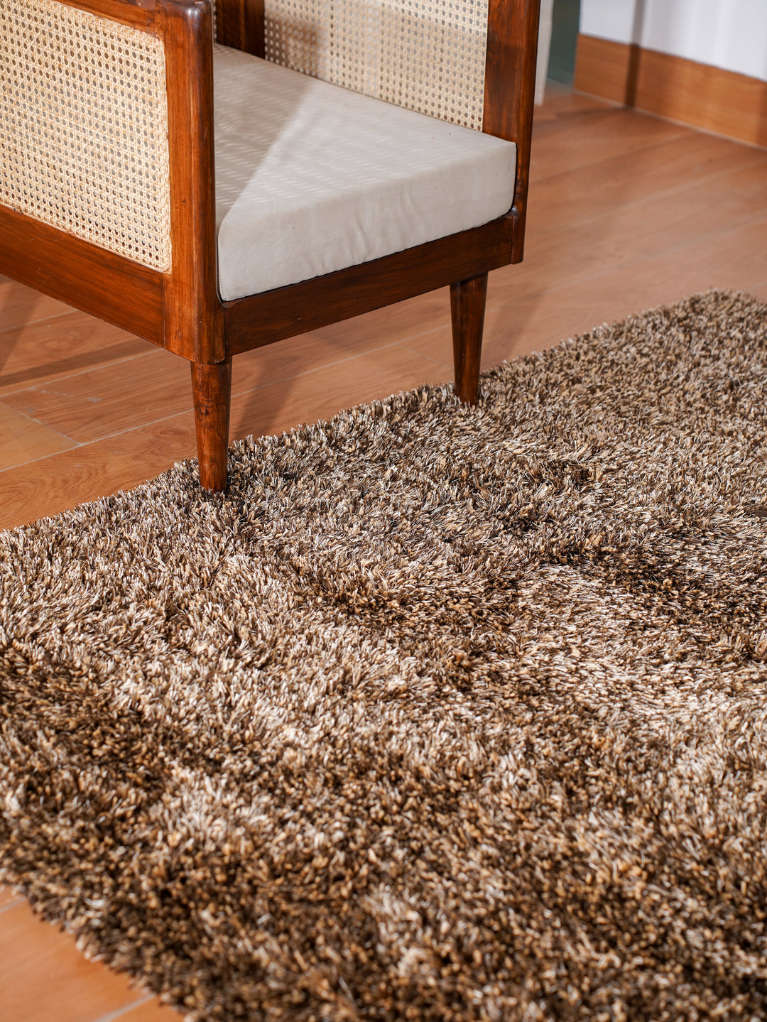 Luxe Hand Tufted Shag Polyester Solid Rug