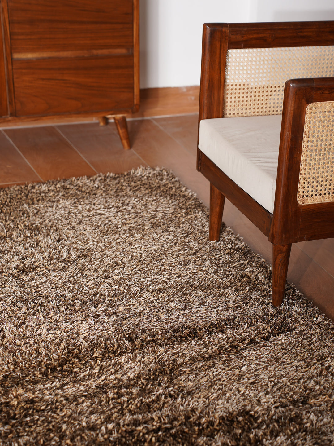 Luxe Hand Tufted Shag Polyester Solid Rug