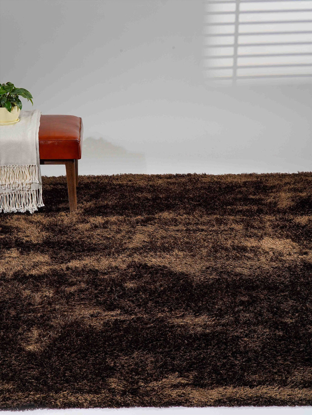 Plush Hand Tufted Shag Rug in Polyester – Solid Design
