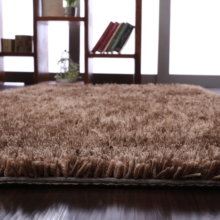 Plush Hand Tufted Shag Rug in Polyester – Solid Design