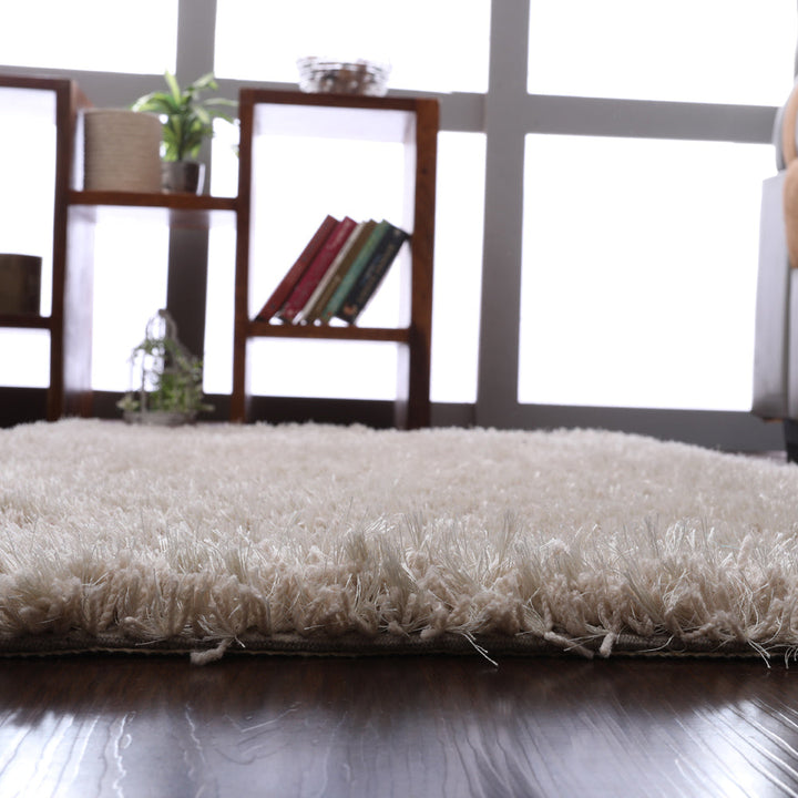 Plush Hand Tufted Shag Rug in Polyester – Solid Design