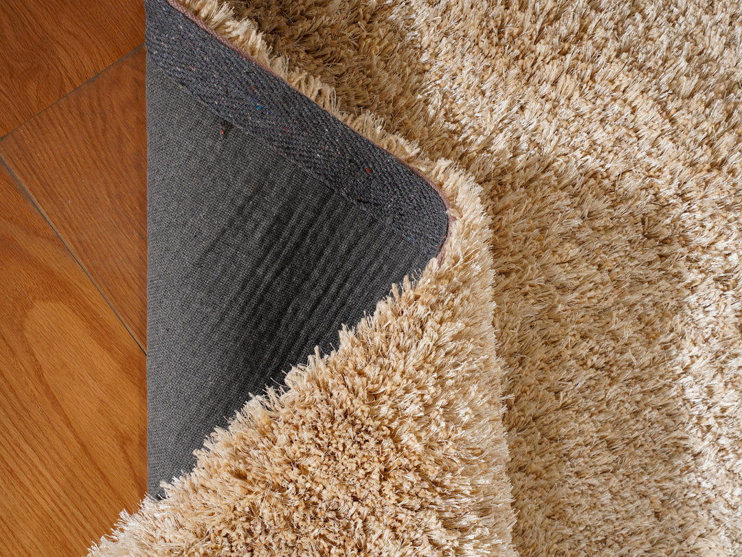 Plush Hand Tufted Shag Rug in Polyester – Solid Design