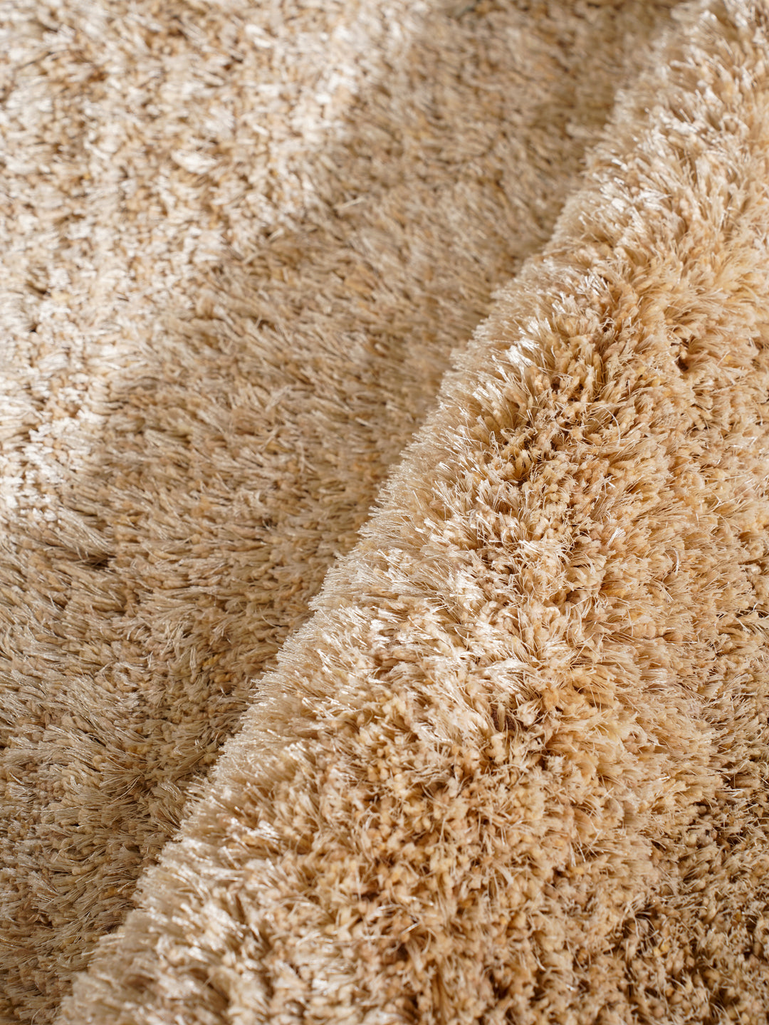 Plush Hand Tufted Shag Rug in Polyester – Solid Design