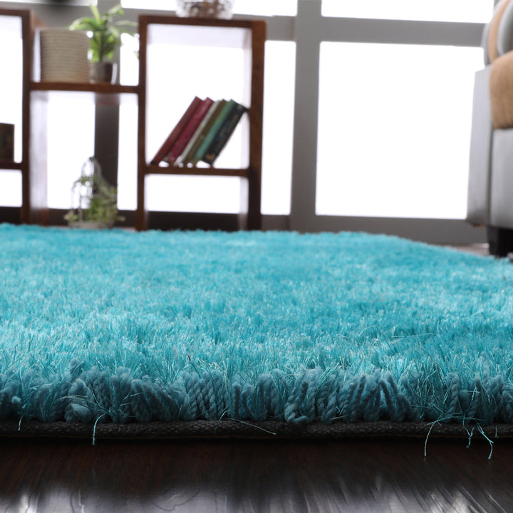 Plush Hand Tufted Shag Rug in Polyester – Solid Design