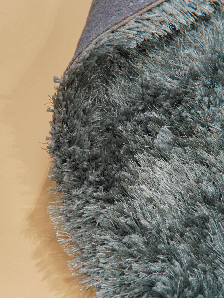 Plush Hand Tufted Shag Rug in Polyester – Solid Design