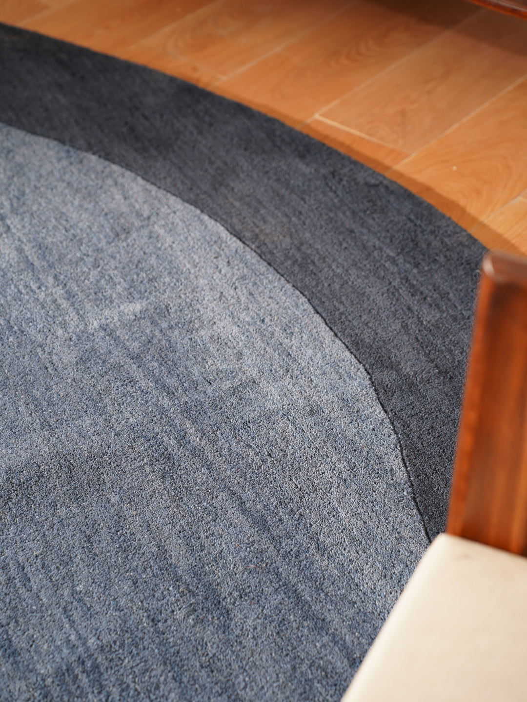 Hand Tufted Wool Area Rug Contemporary Blue K00201