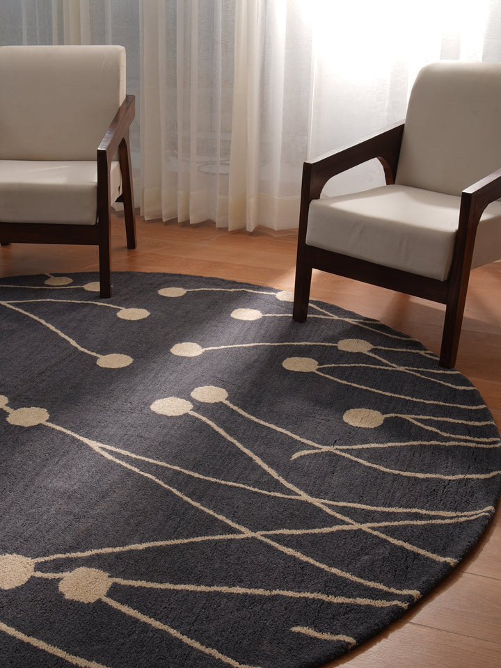 Hand Tufted Gray White Wool Floral Rug