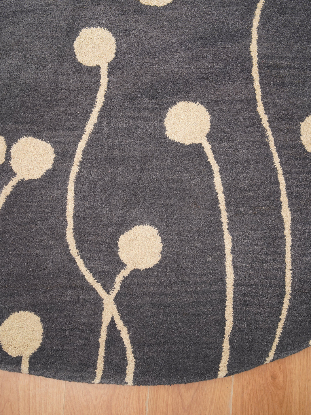 Hand Tufted Gray White Wool Floral Rug