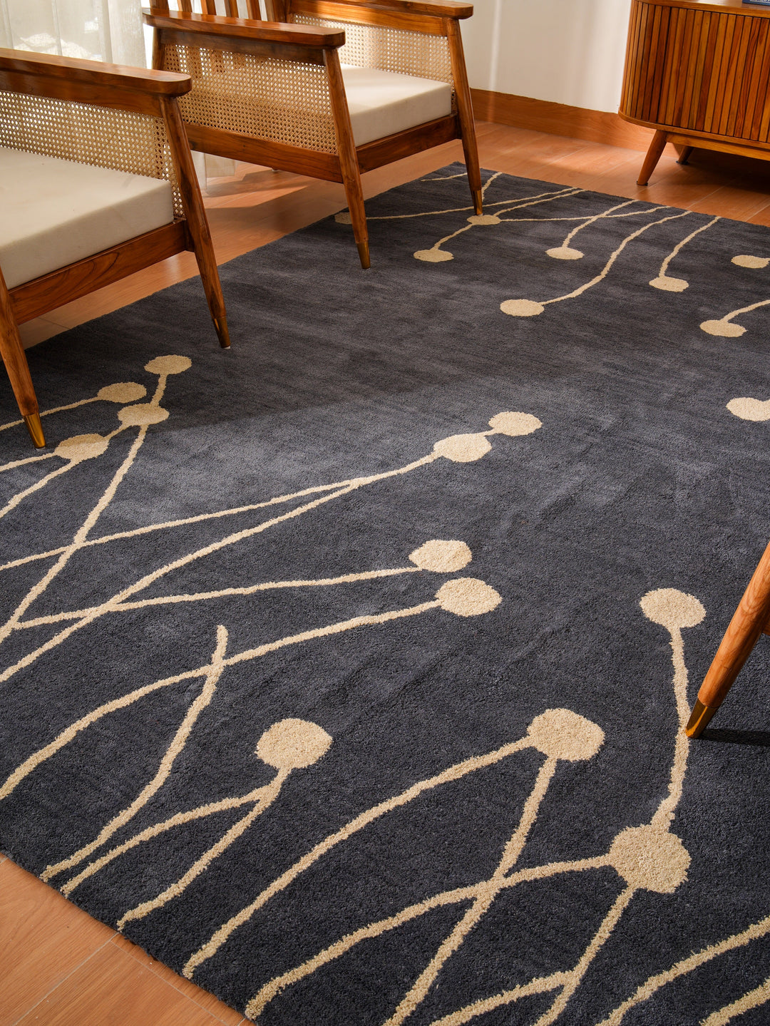 Hand Tufted Gray White Wool Floral Rug