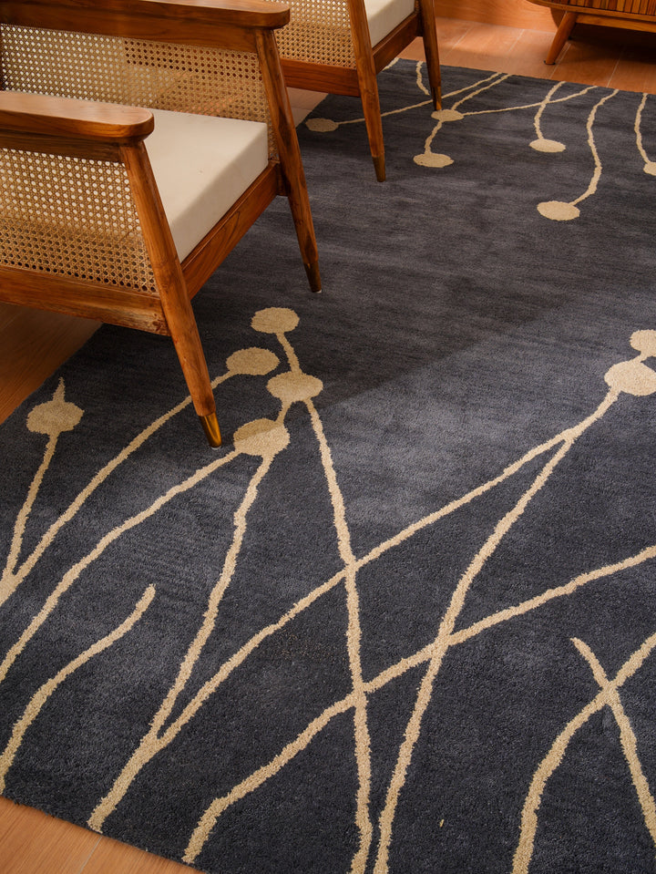 Hand Tufted Gray White Wool Floral Rug