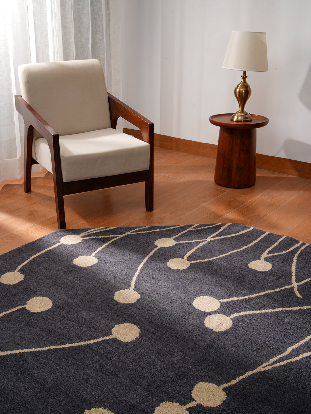 Hand Tufted Gray White Wool Floral Rug