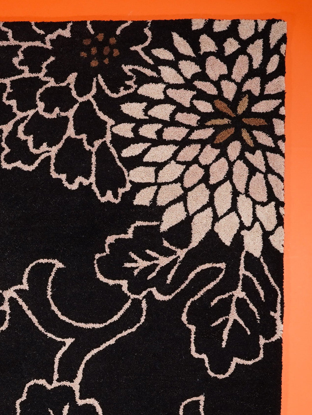 Hand Tufted Black Wool Floral Rug