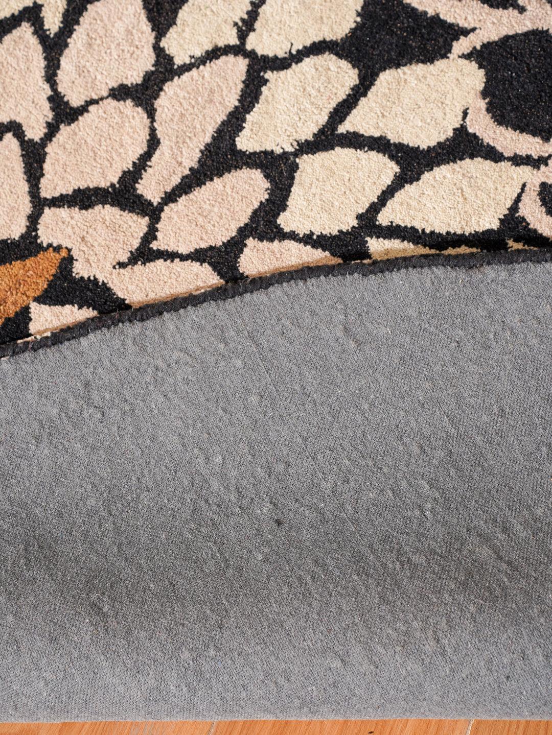 Hand Tufted Black Wool Floral Rug