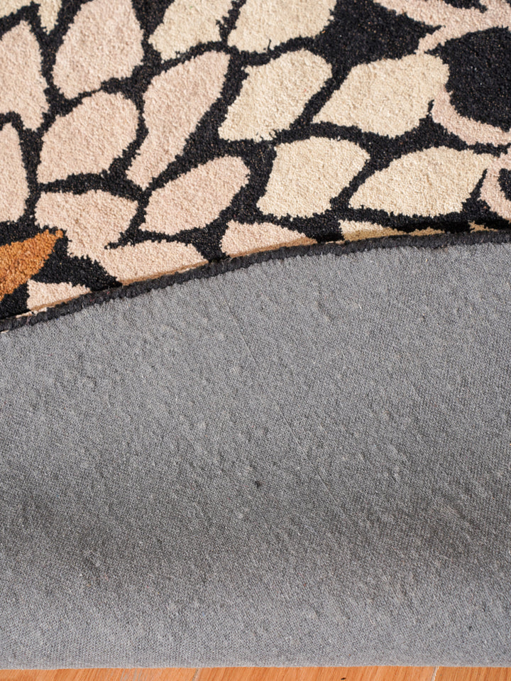 Hand Tufted Black Wool Floral Rug