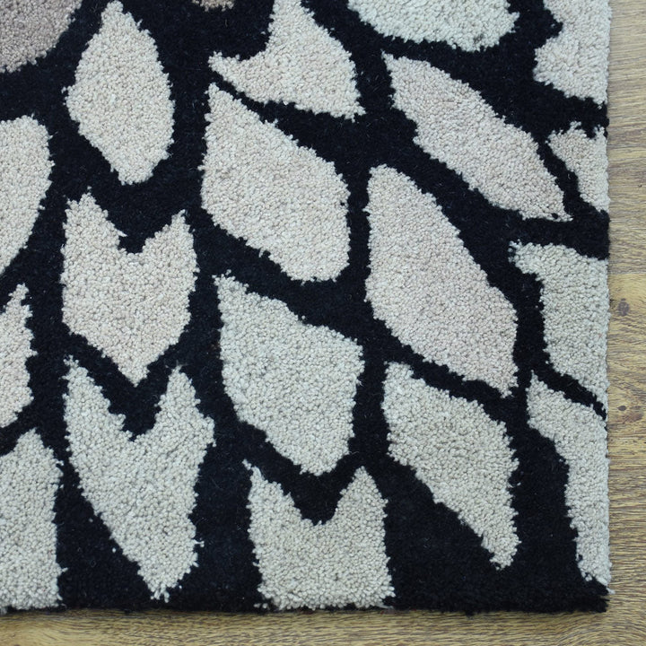 Hand Tufted Black Wool Floral Rug