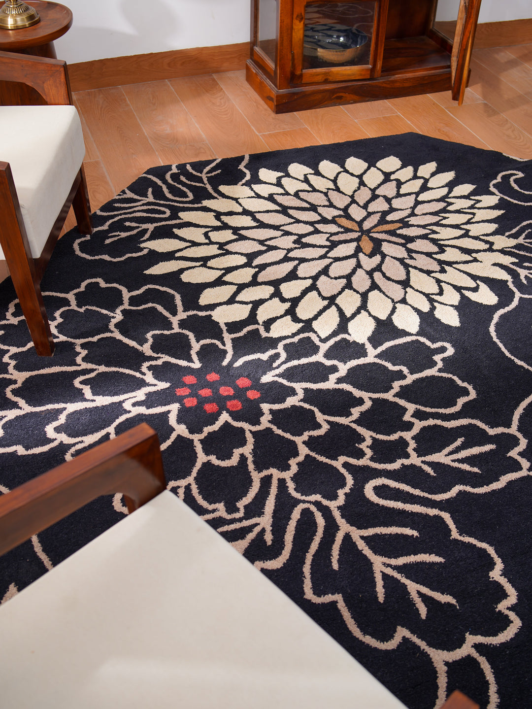 Hand Tufted Black Wool Floral Rug