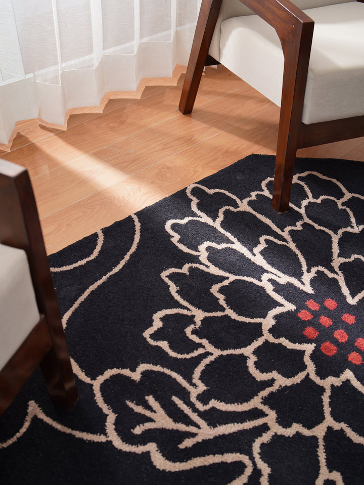 Hand Tufted Black Wool Floral Rug