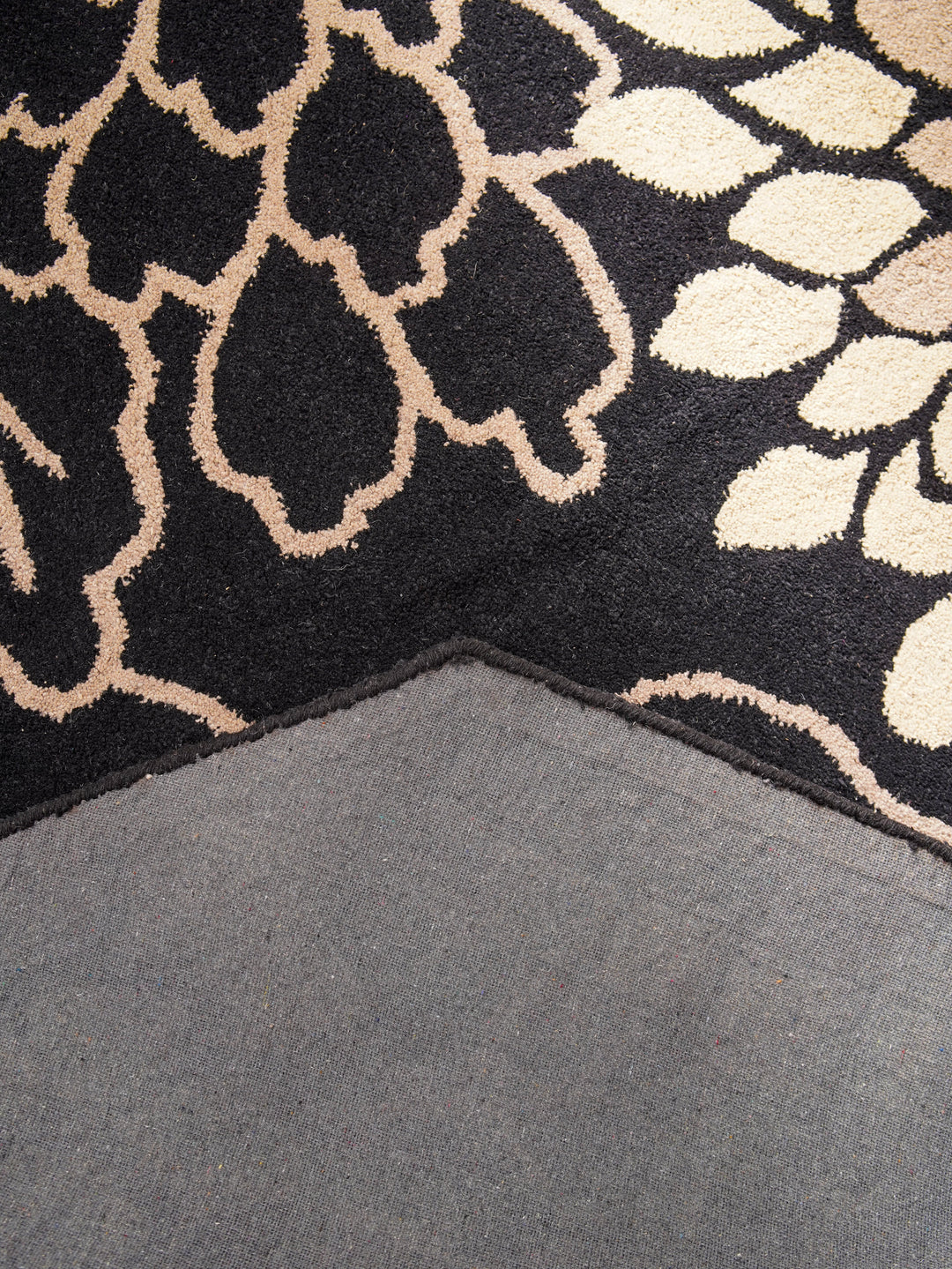 Hand Tufted Black Wool Floral Rug