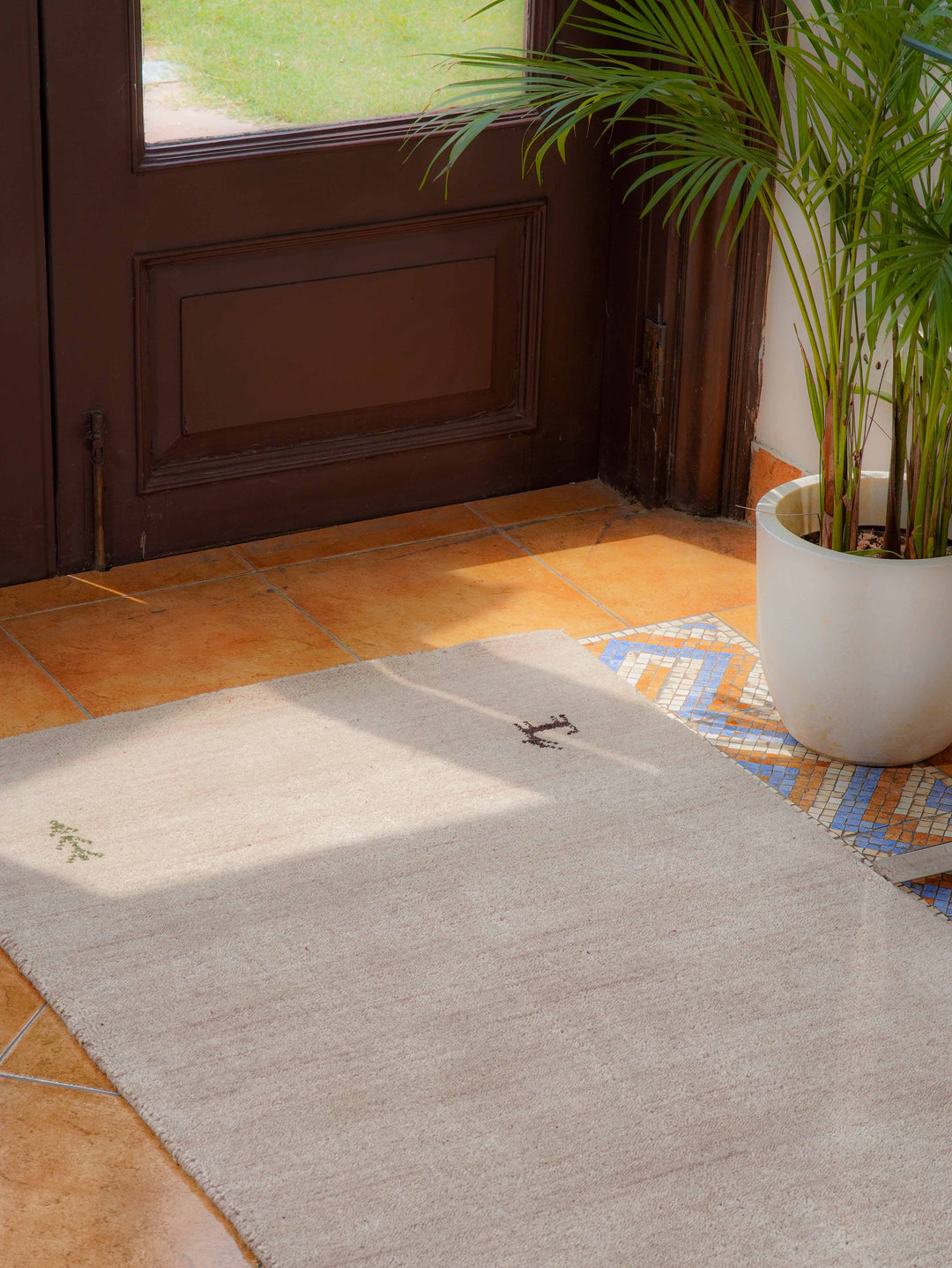 Hand Knotted Wool Area Rug Contemporary Beige L00100