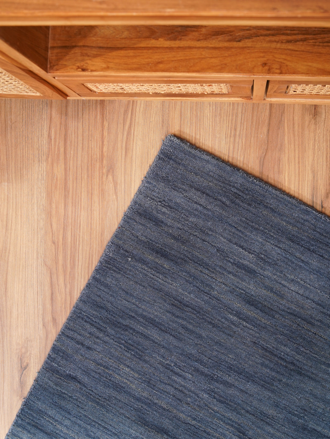 Premium Hand-Knotted Wool Area Rug – Solid Texture