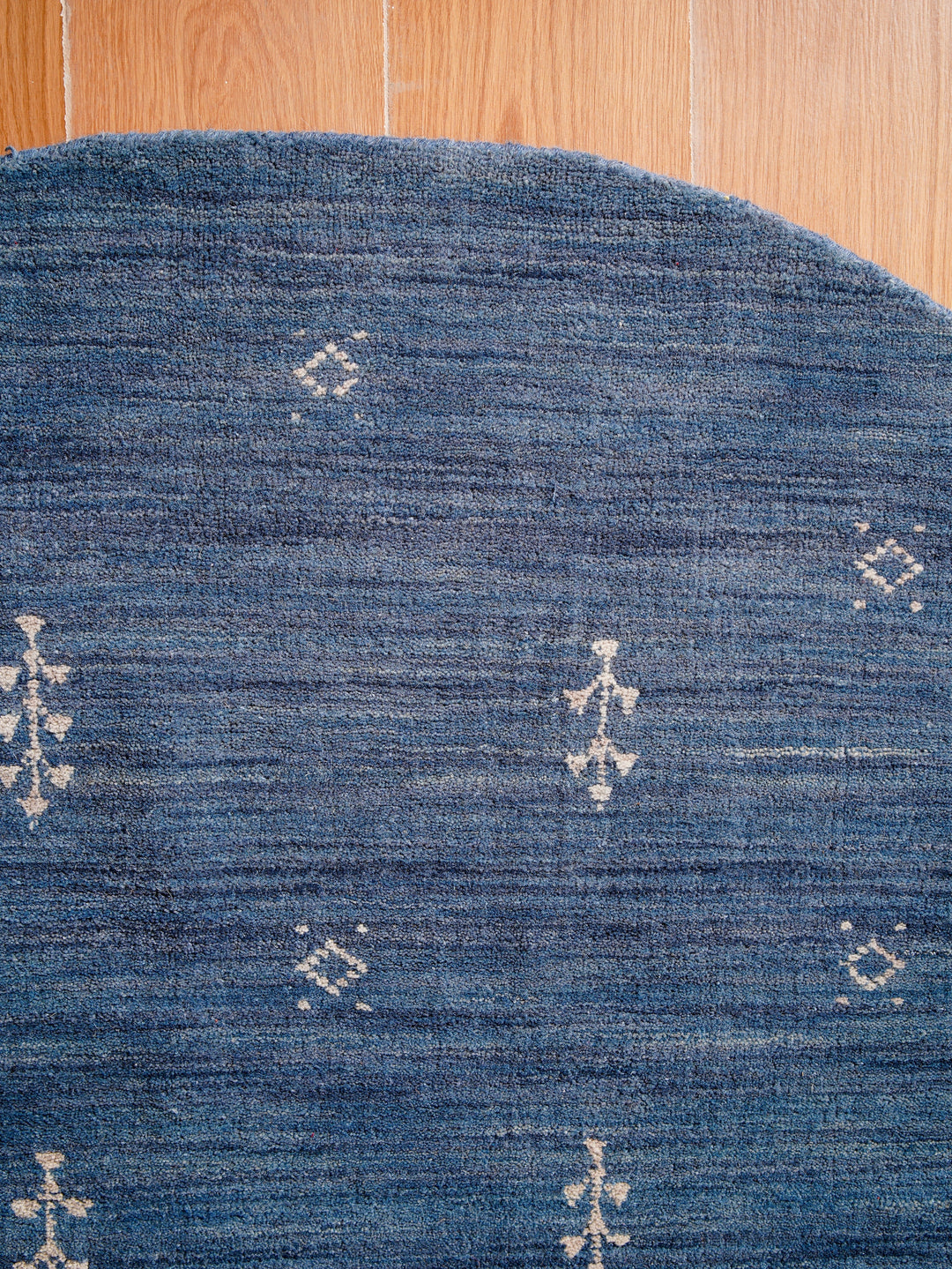 Hand-Knotted Wool Contemporary Rug – Minimal Motif Design